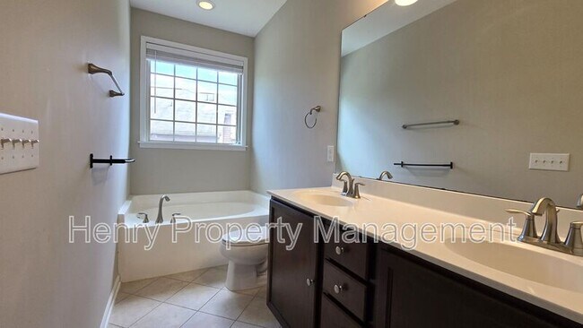 Building Photo - 2457 Baslow Dr
