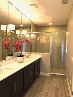 Master Bath (White tile in shower) - 473 Windmill Palm Cir