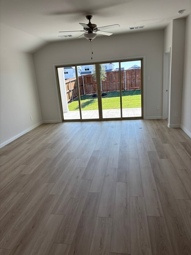 Building Photo - New Home for the New Year!