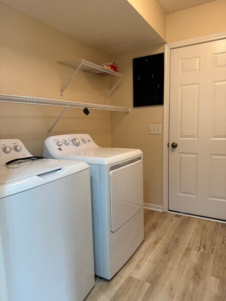 Building Photo - 4816 N Ashcroft Ln