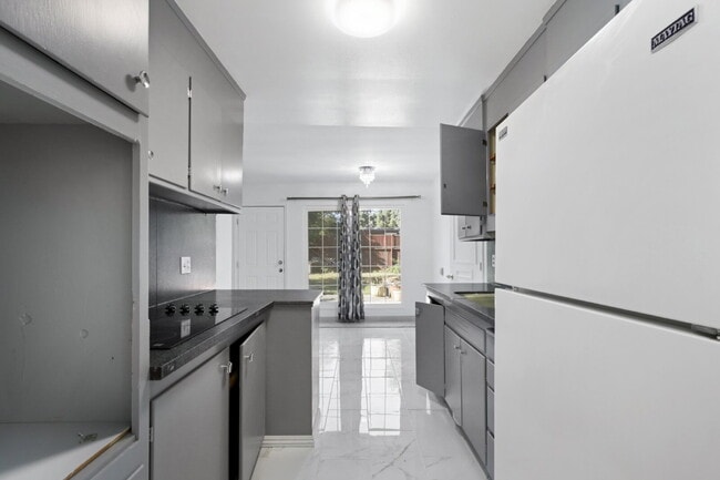 Building Photo - Available Now or Fall. Old East Davis Rental with Spacious Yard, Bonus Room & Easy Bike Access to...