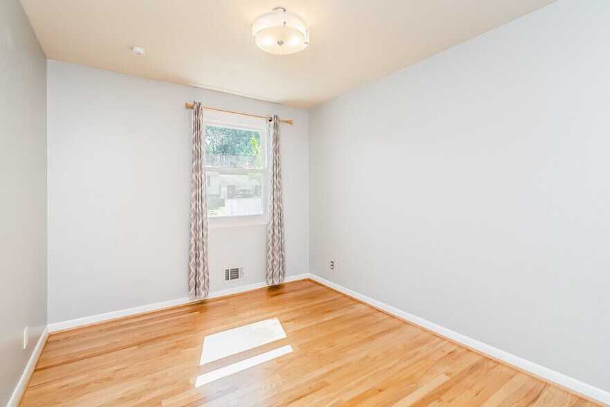 Bedroom #2 - 8727 Valleyfield Rd