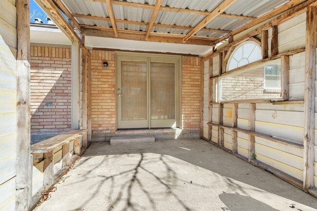 Building Photo - 2213 N Thompson St