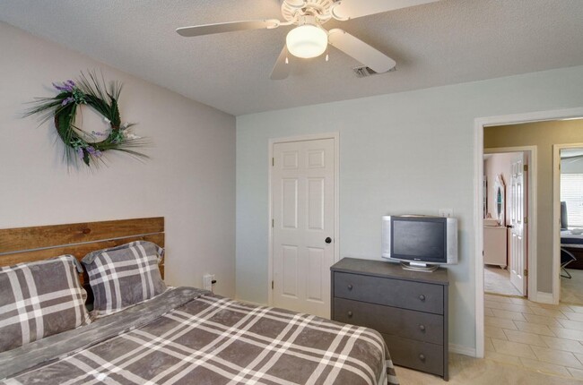 Building Photo - 8271 Branston Dr