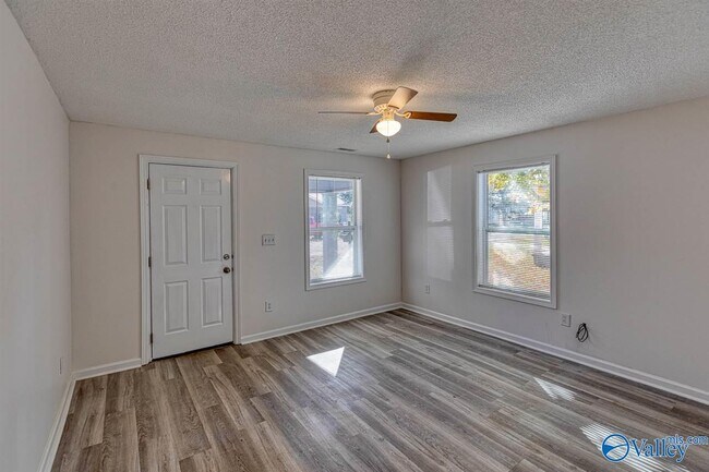 Building Photo - 2910 2nd Ave NW