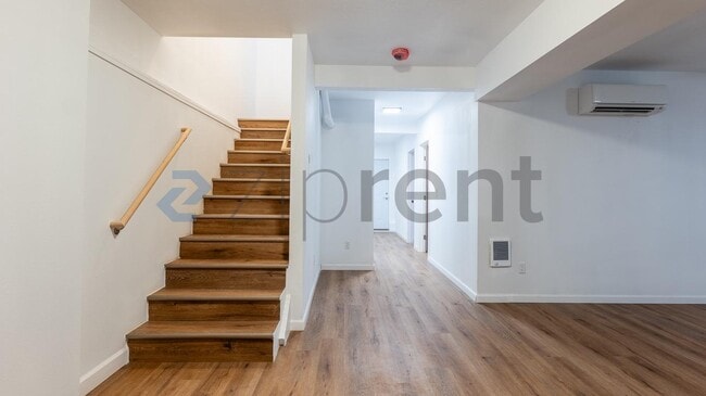 Building Photo - 307 E Thorn St