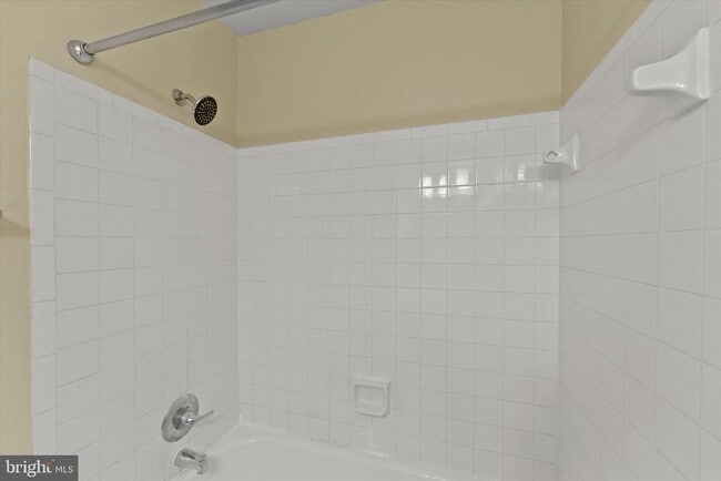 Building Photo - 7385 Emerald Dr