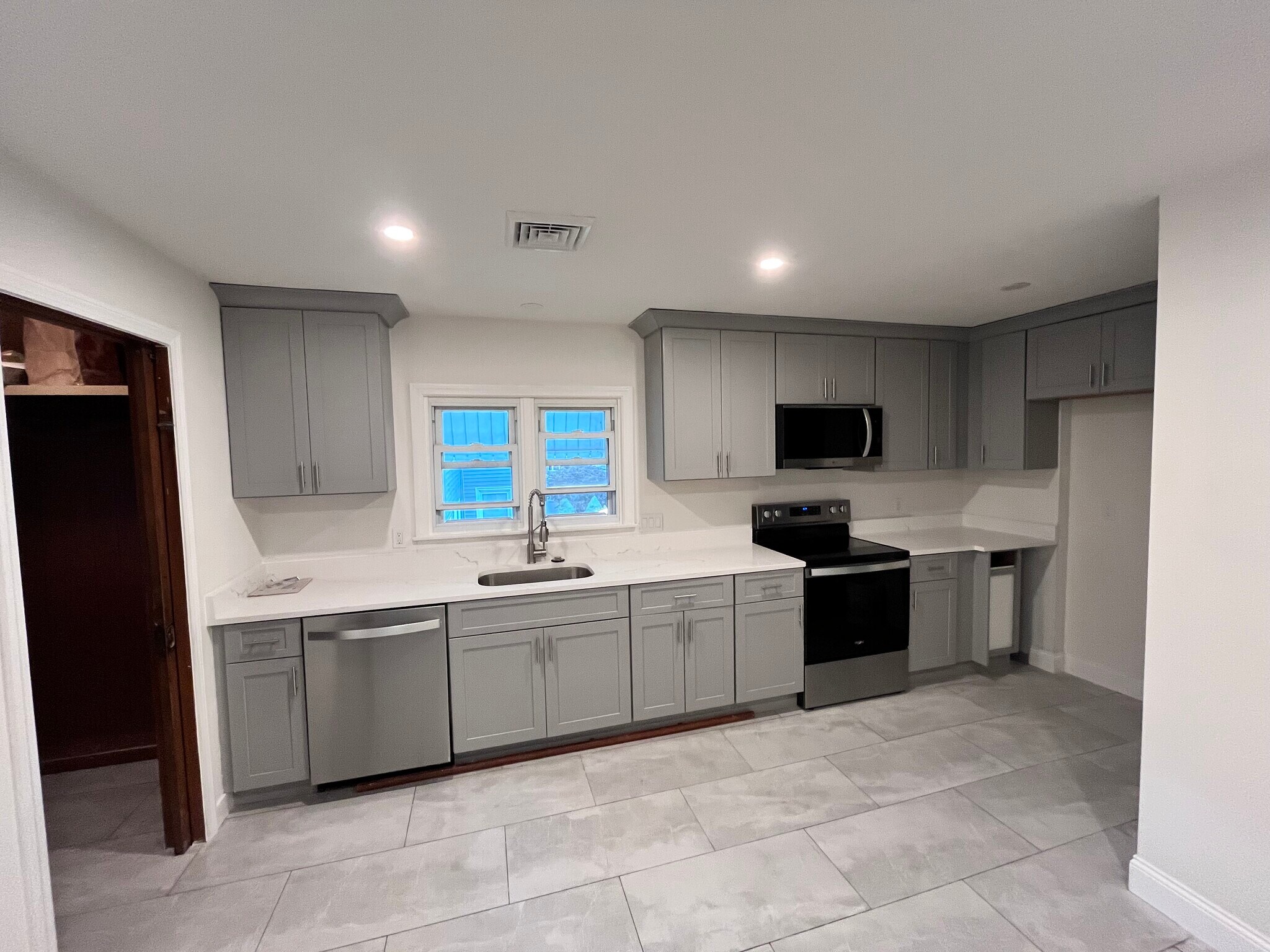 Kitchen - 75 Bow St