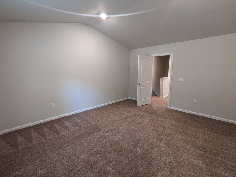 Building Photo - Room in House on Trailblazer St
