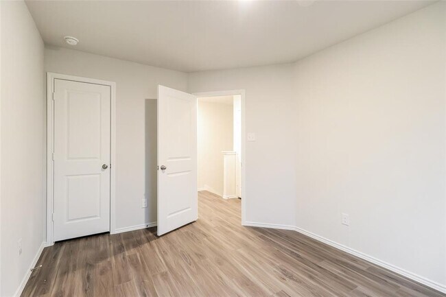 Building Photo - 2513 Grayling Dr