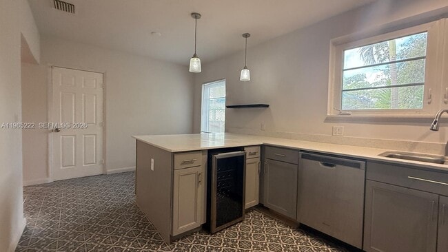 Building Photo - 4765 N Miami Ave