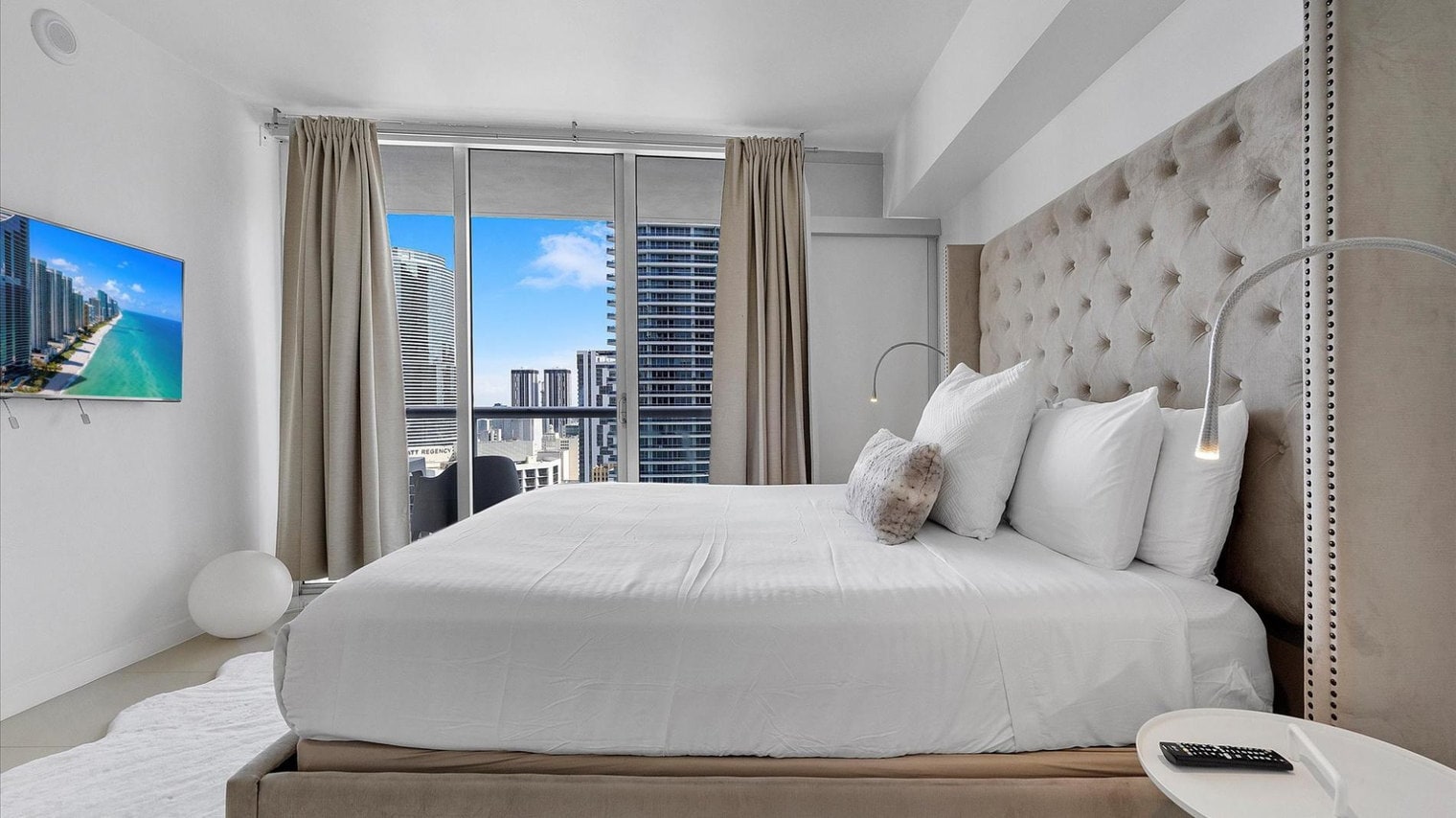 Building Photo - 475 Brickell Ave