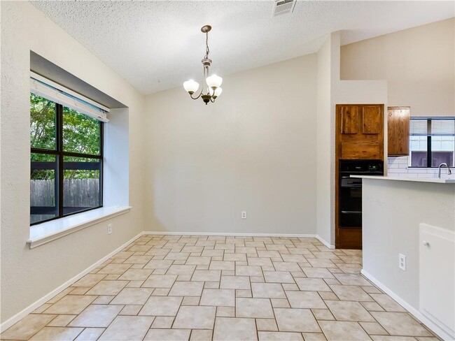 Building Photo - 3607 Oak Creek Dr