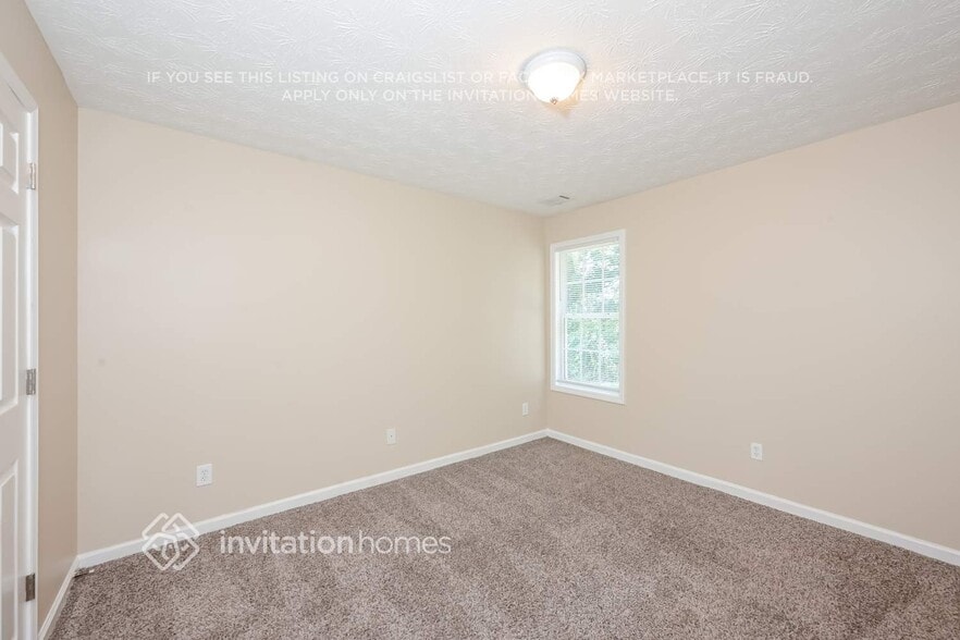 Building Photo - 2990 Lenora Springs Dr