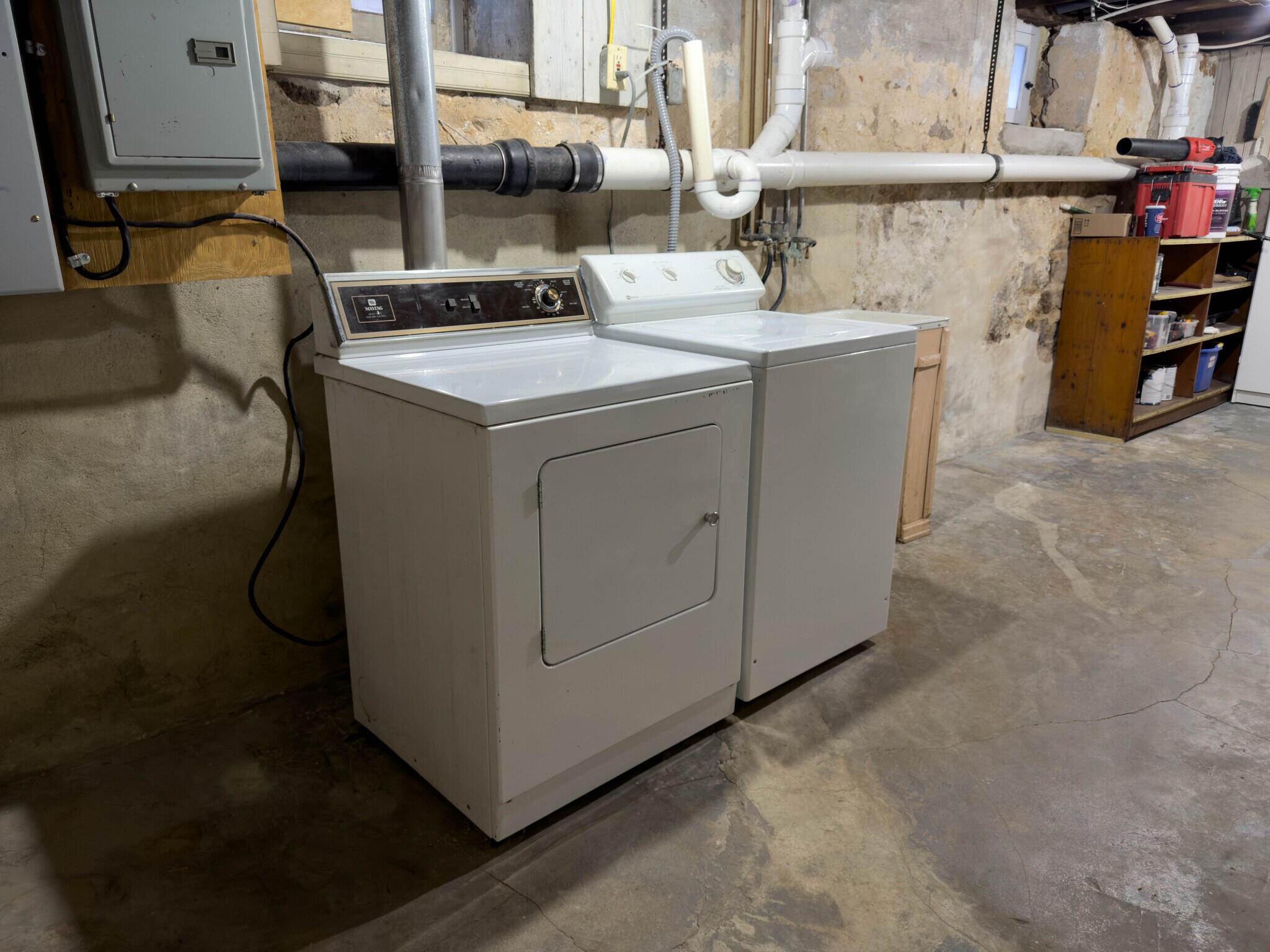 Building Photo - 216 W Main St