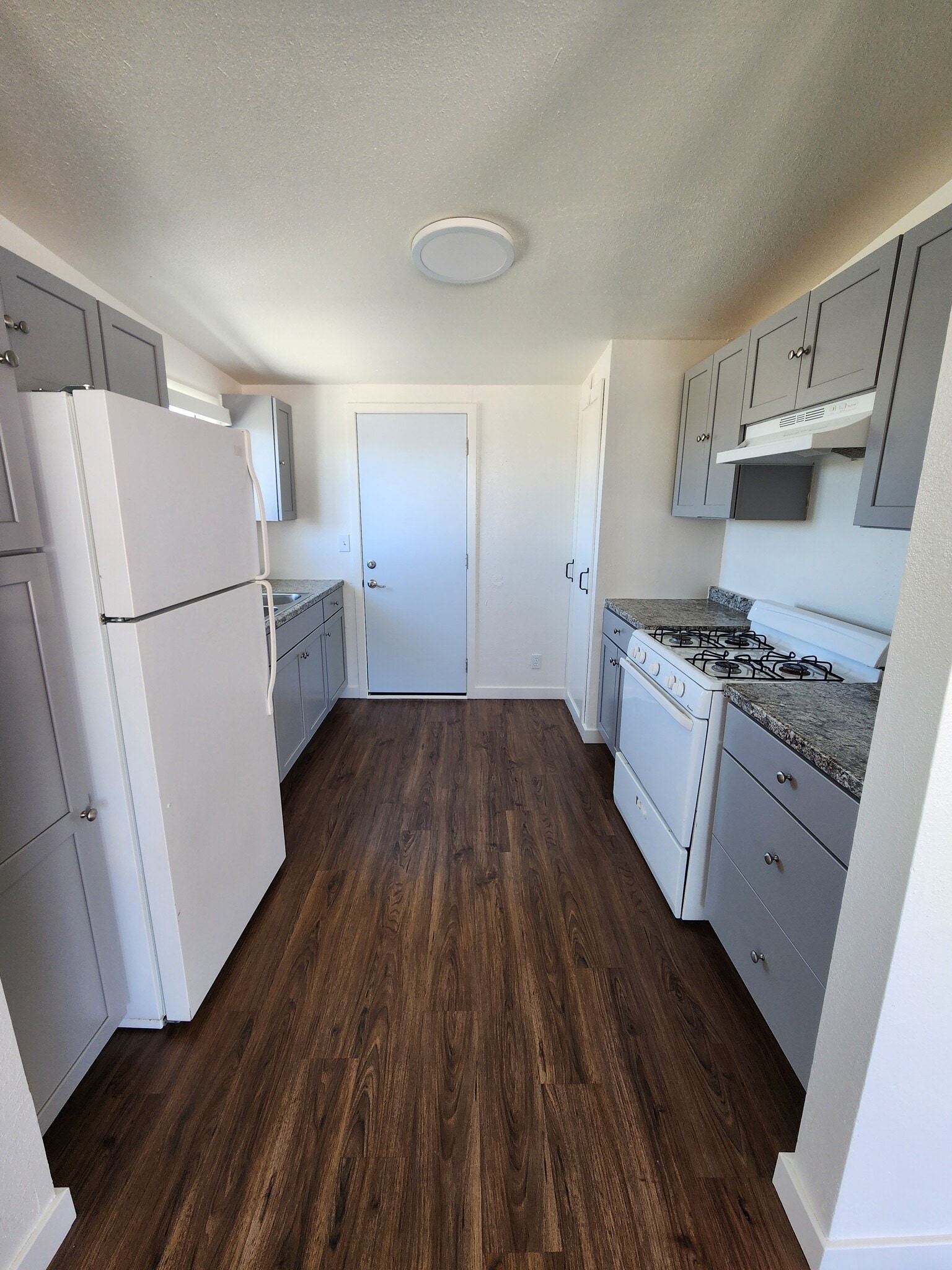 Kitchen - 6060 Abronia Ave
