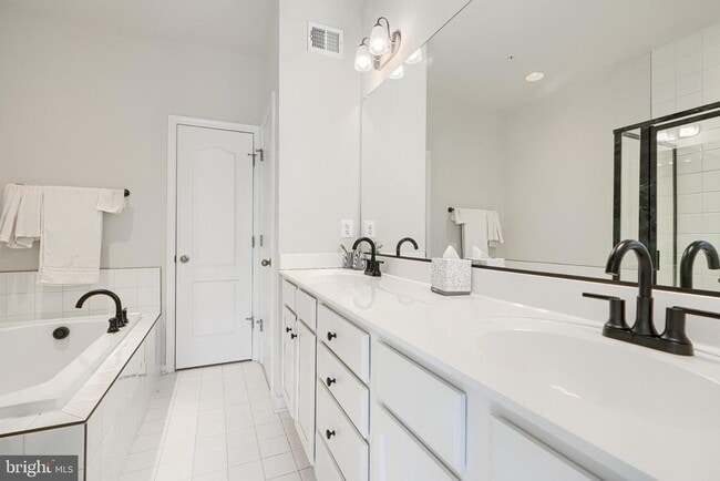 Building Photo - 2718 Lanham Hill Cir