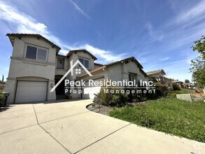 Building Photo - Spacious 4bd/3.5ba West Sacramento Home wi...