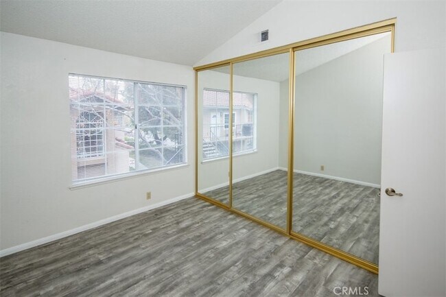 Building Photo - 29 Blue Oak