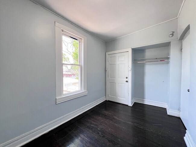 Building Photo - 8856 S Lowe Ave