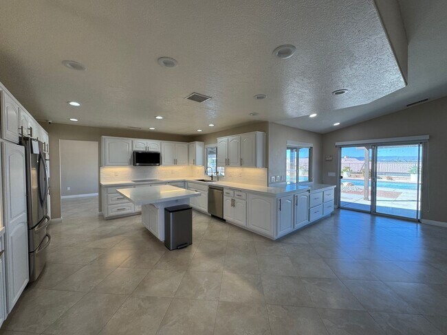 Building Photo - Luxury Skyline Ranch Home with Pool & Stunning Views