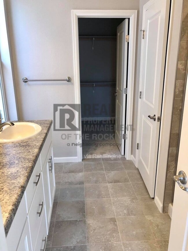 Building Photo - 501 Ranchhand Dr