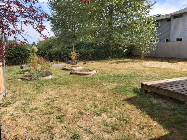 Building Photo - Cozy 1 Bed, 1 Bath House with Big Backyard and Outdoor Deck!