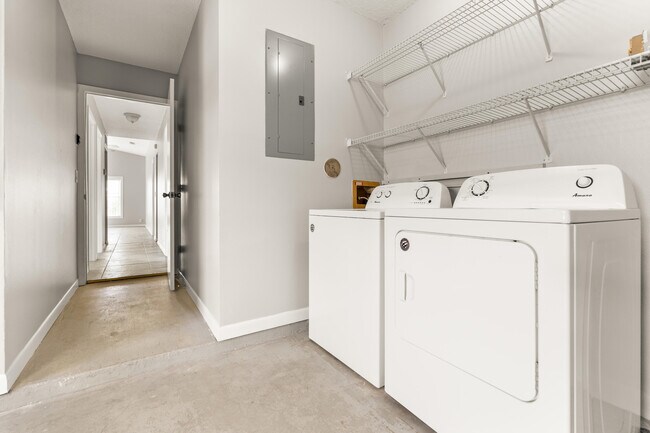 Building Photo - 1209 Pine Sage Cir