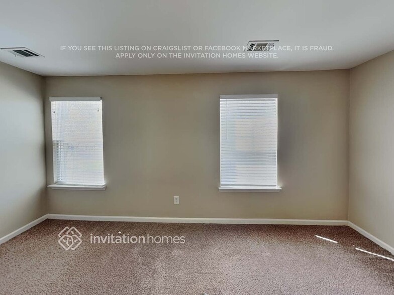 Building Photo - 2730 Englewood Dr