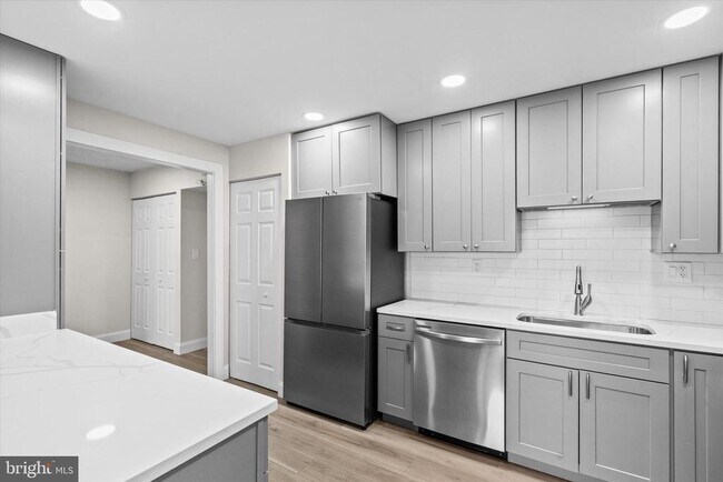 Building Photo - 3800 Powell Ln