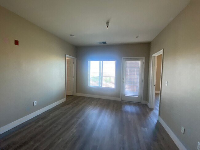Building Photo - 4 Bedroom, 4 Bathrooms at The Edge at Reno