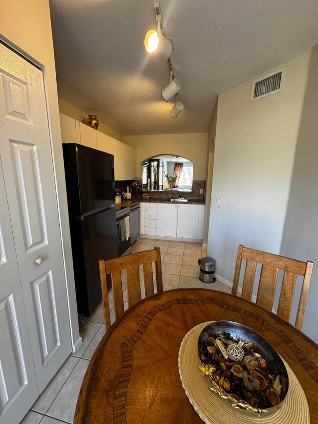 Building Photo - 3810 N Jog Rd