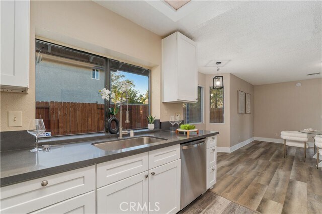 Building Photo - 533 E Jackman St