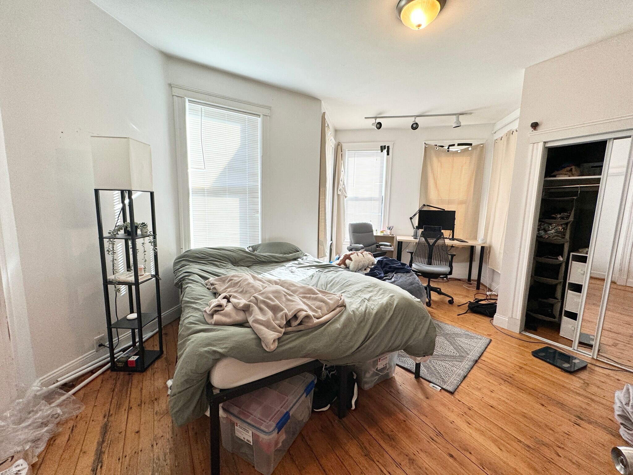 Building Photo - 32 Hillside St