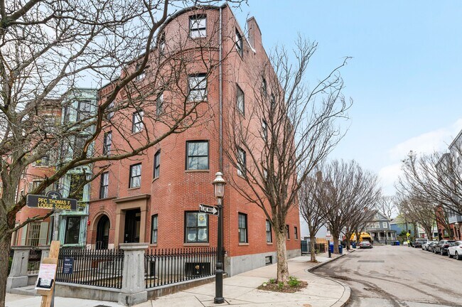 Building Photo - 8 Monument Sq
