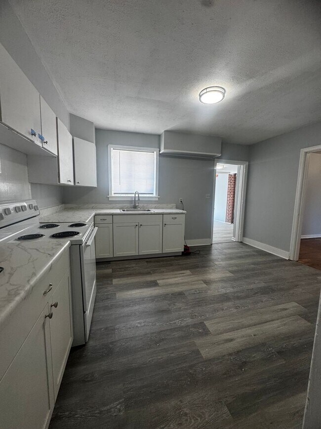 Building Photo - 3544 Southmont Dr