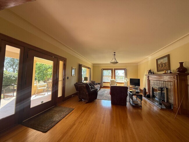 Building Photo - Spacious Somis Country Estate – 4+3 4,000 ...