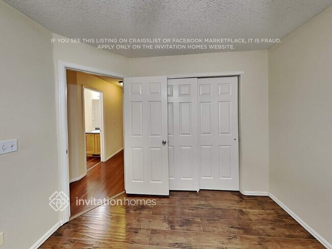 Building Photo - 874 Descendant Dr