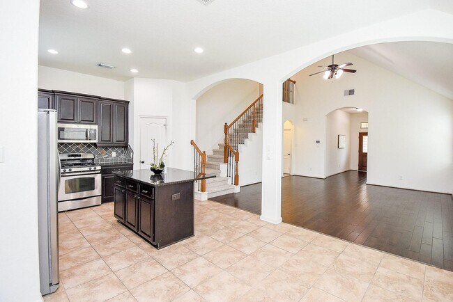Building Photo - 6410 Papaya Bend Dr