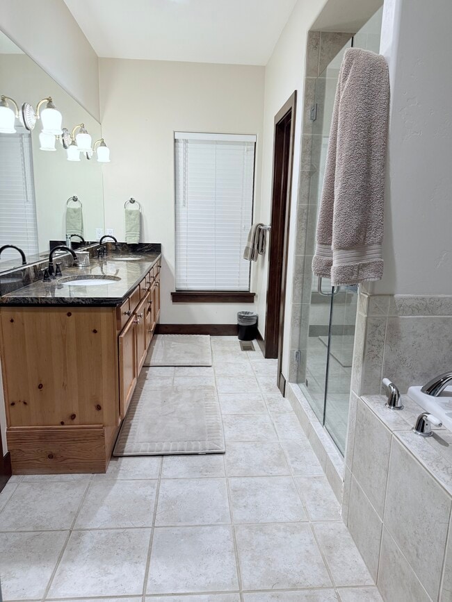 Building Photo - 271 Black Bear Dr