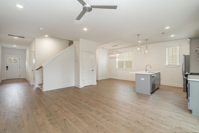 Building Photo - 725 Caraway Ln