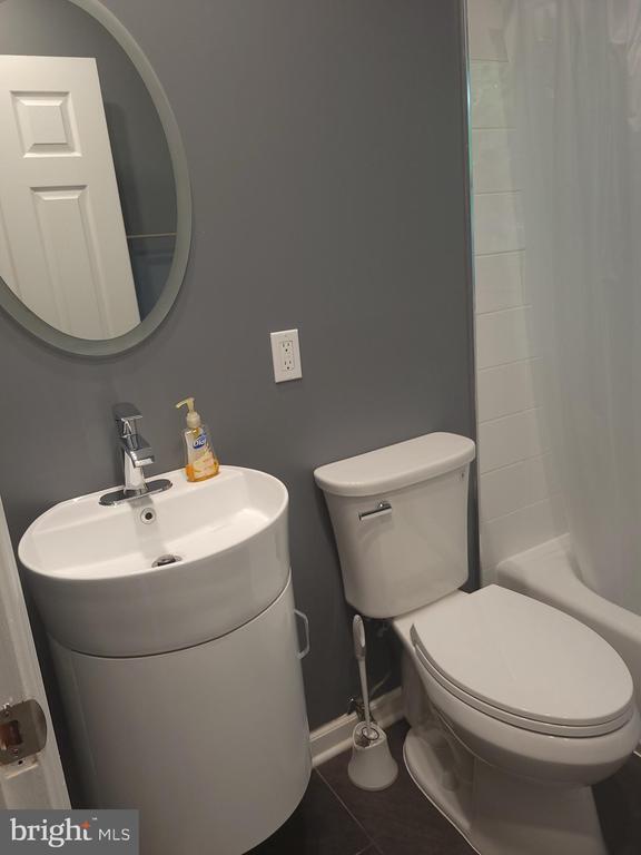 Building Photo - 2250 N Quantico St