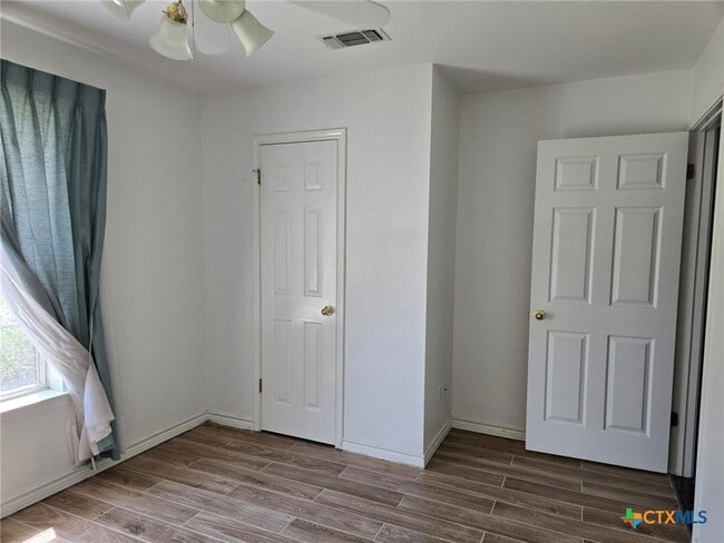 Building Photo - 120 Gardenridge Dr