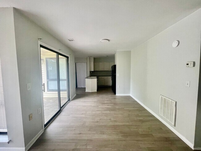 Building Photo - 4816 Spring Lake Dr