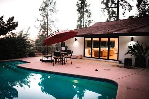 Building Photo - 1907 Maginn Dr