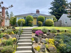 Building Photo - West Seattle Home