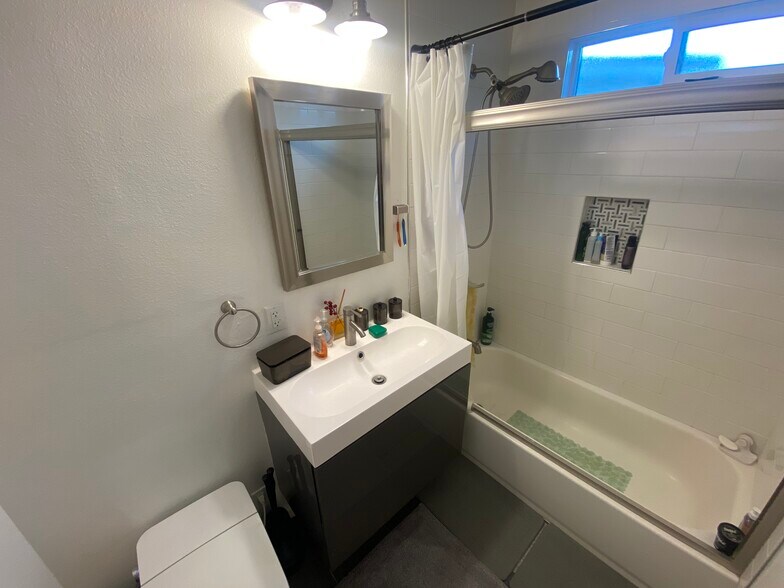 Building Photo - 9767 Comanche Ave