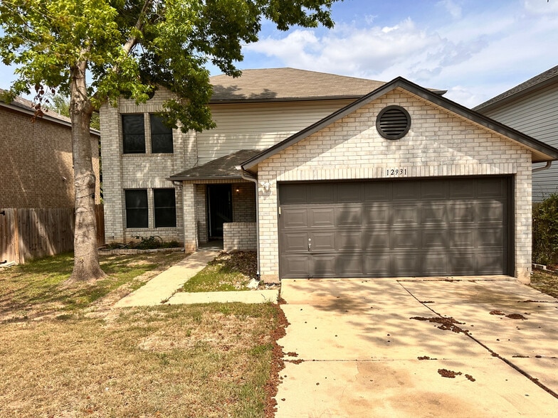 Building Photo - Room in House on Heyerdahl Dr