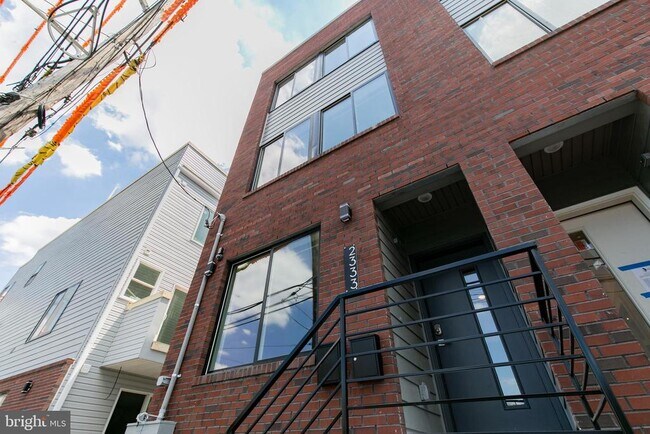 Building Photo - 2333 Jasper St