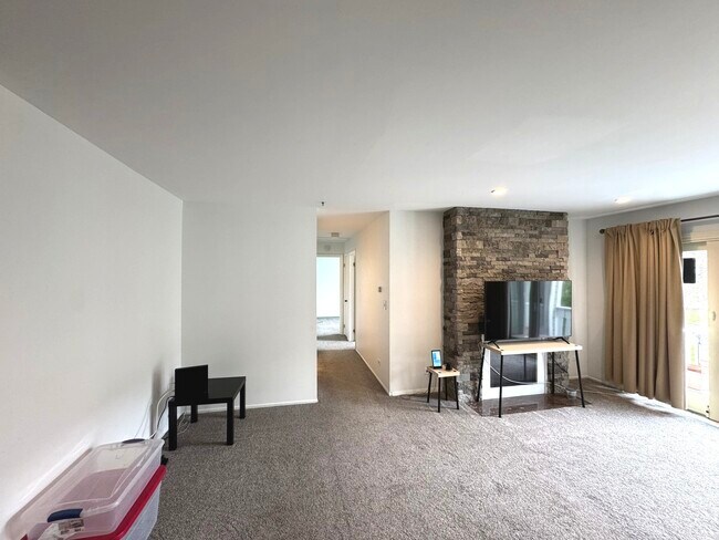 Building Photo - 220 Oak Knoll Ct